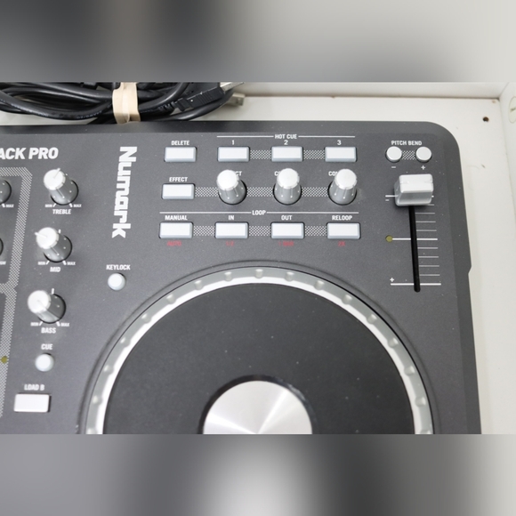 Numark Mixtrack Pro DJ Controller - Picture 3 of 8
